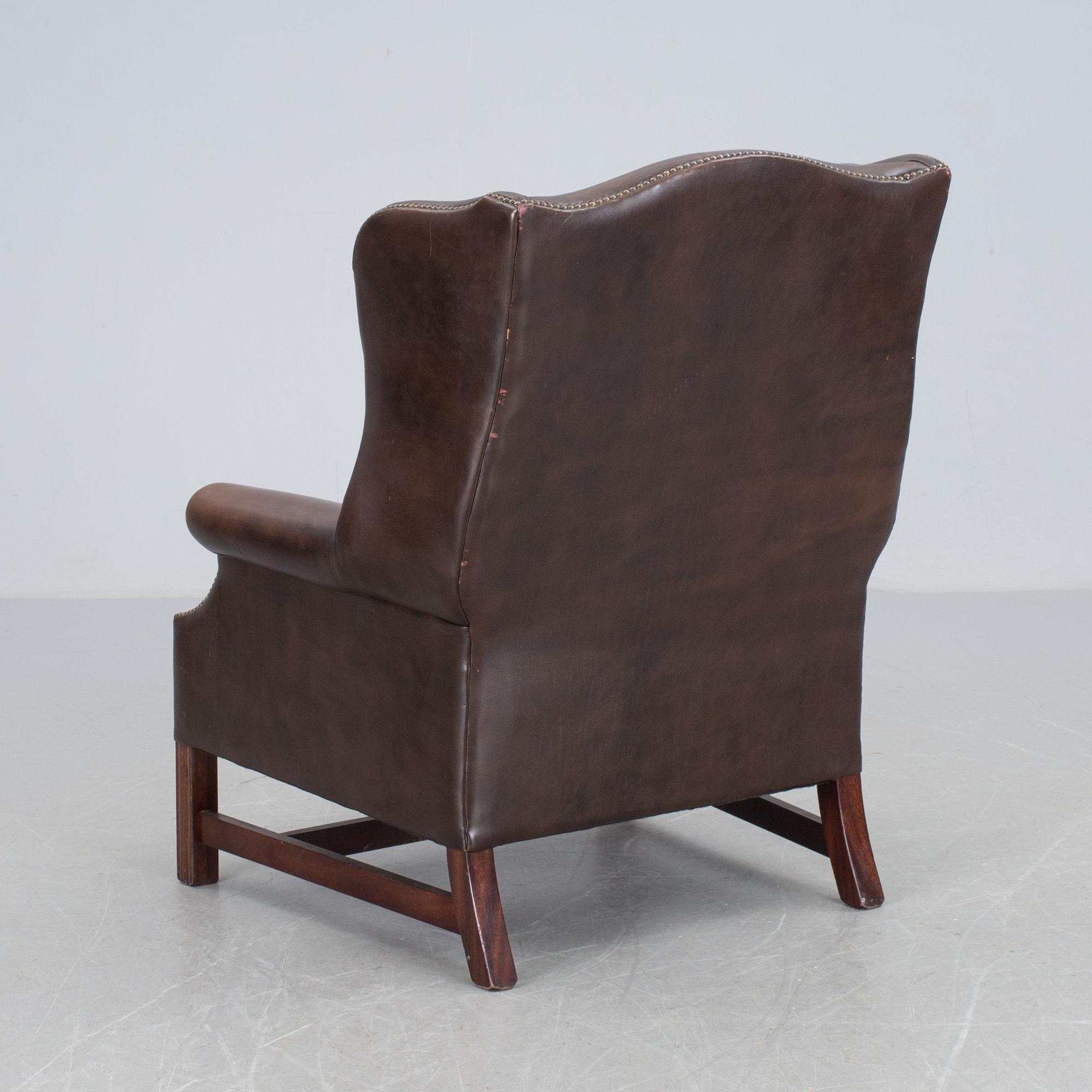 ÖRONLAPPSFÅTÖLJ, Tetrad, England, 1900-talets senare del.