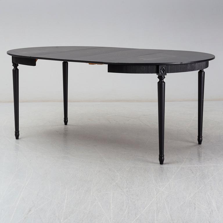 A mid 20th cnetury dining table.