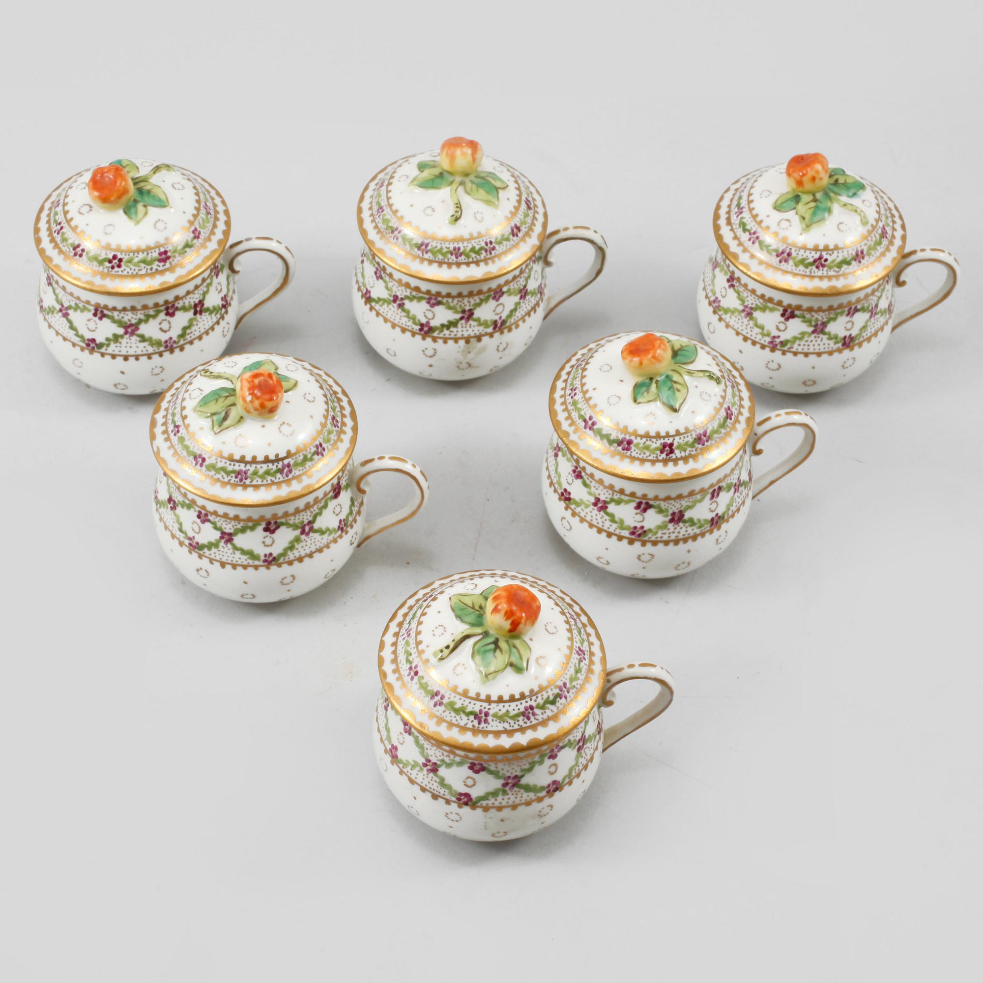 KRÄMKOPPAR, 6 st, Sevresliknande stämpel, omkring sekelskiftet 1800/1900.