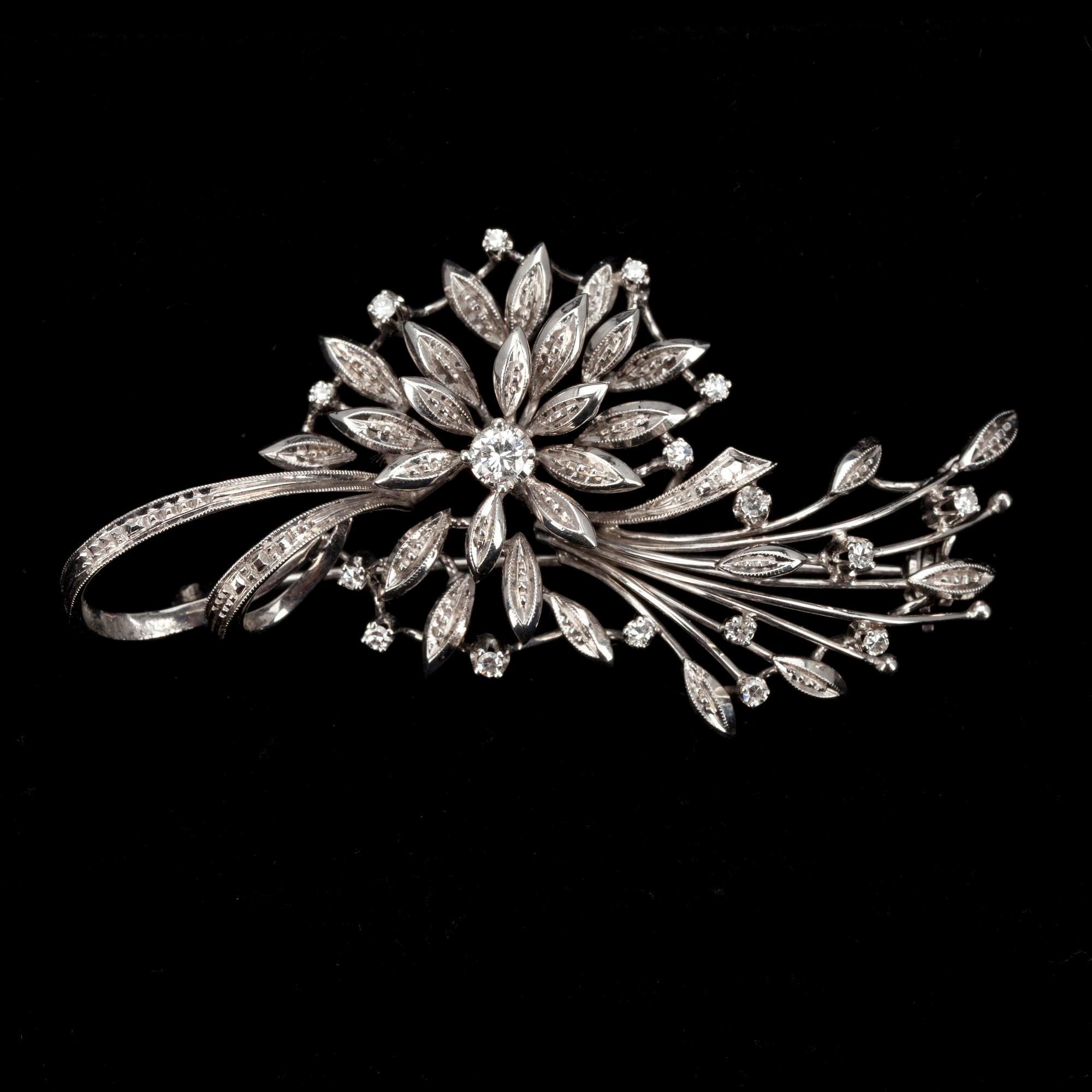 BROSCH, briljant- och 8/8 slipade diamanter ca 0.35 ct. 14K vitguld. Vikt 9.3 g.