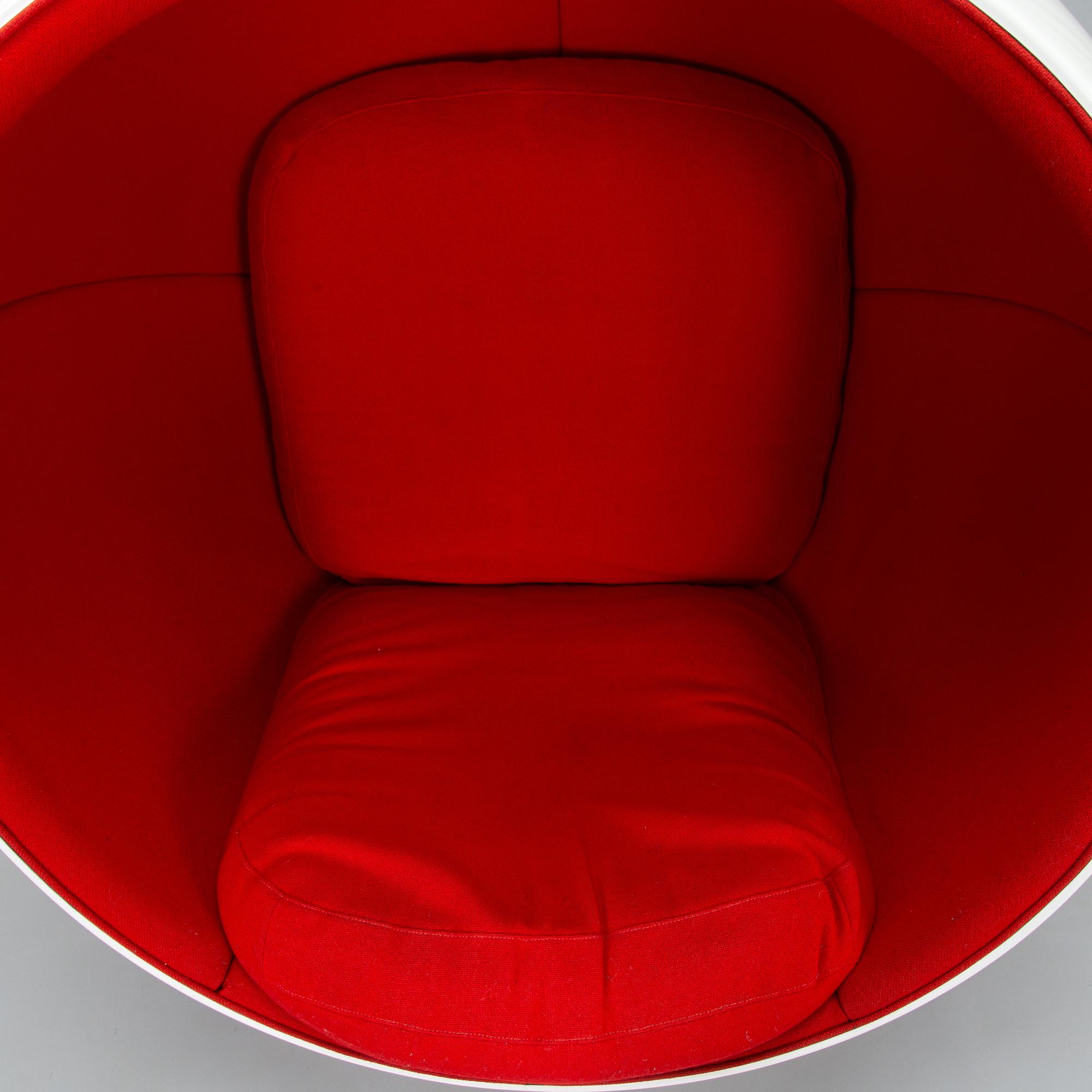 Eero Aarnio, a 'Ball Chair' for Adelta, 2008.