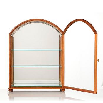 Josef Frank, bordsvitrin, modell B 2070, Firma Svenskt Tenn, före 1985.