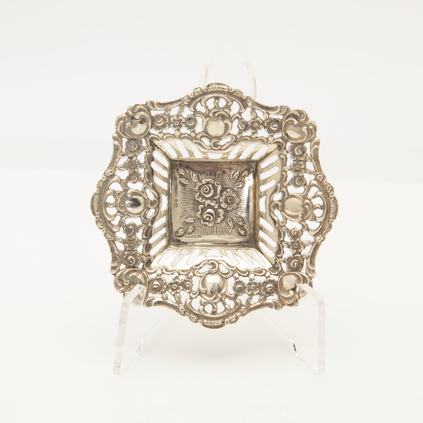 Fat/ Bowls, 7 pieces, silver, 20th century.