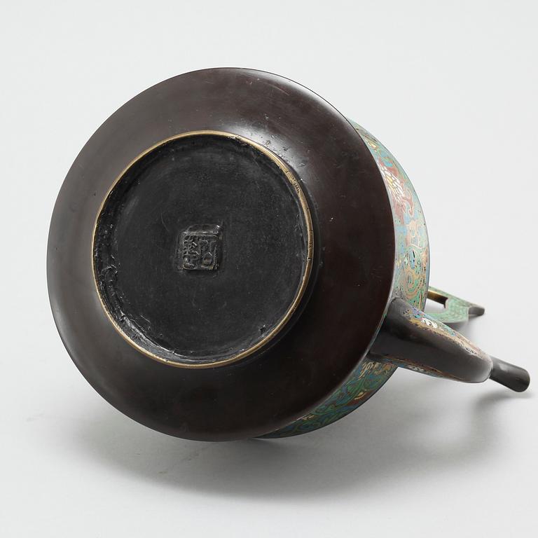 A Japanese cloisonné pot, circa 1900.
