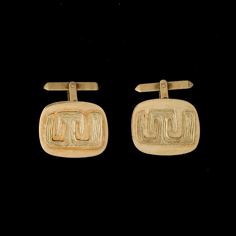 A PAIR OF CUFFLINKS, 18K gold. Tabbah Jewellery, Beirut.