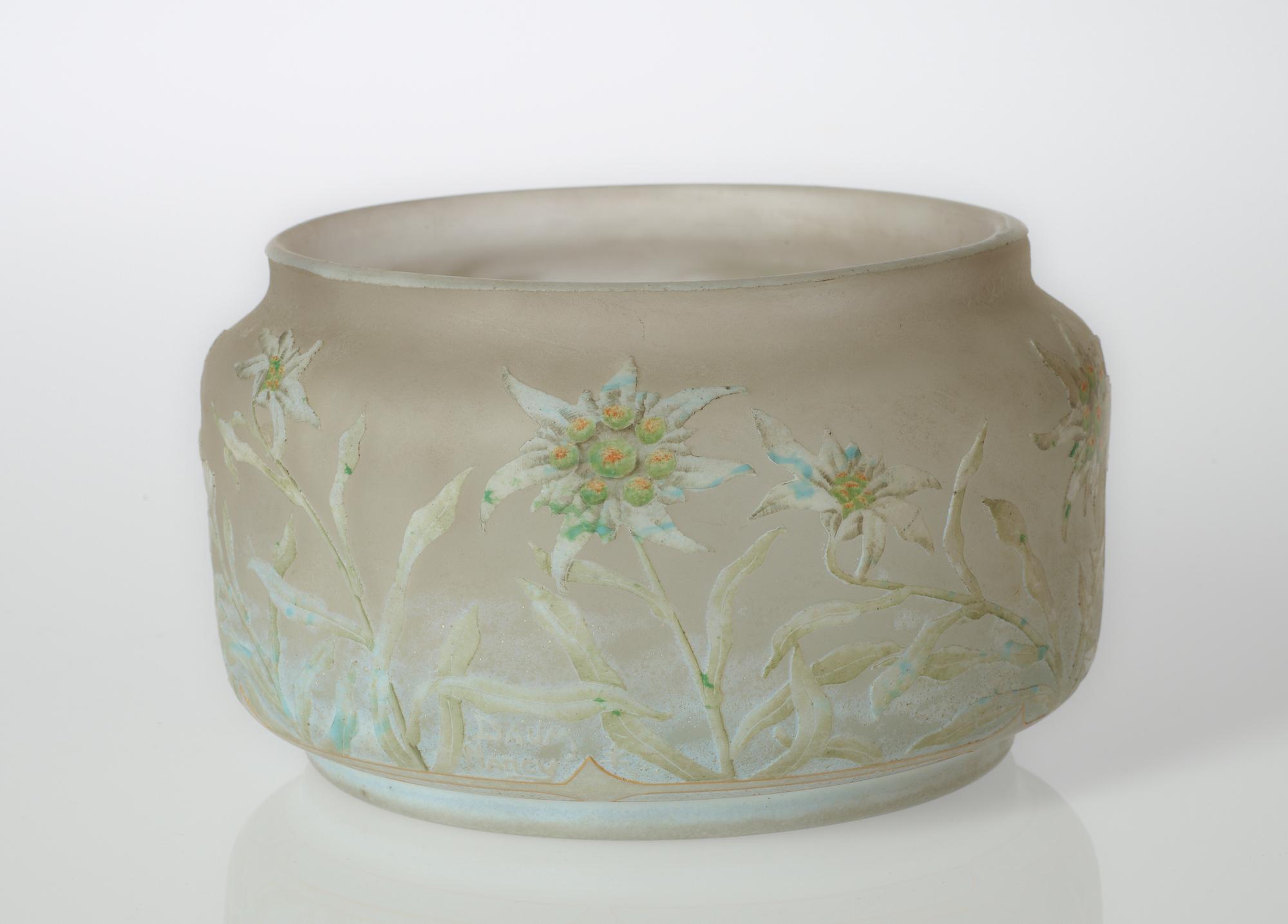 A Daum Frères Art Nouveau enameled cameo glass bowl, early 1900's.