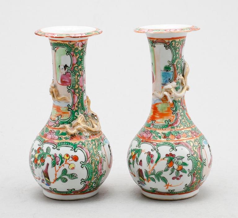 VASER, 1 par, porslin, Kina, Kanton, 1800-tal.