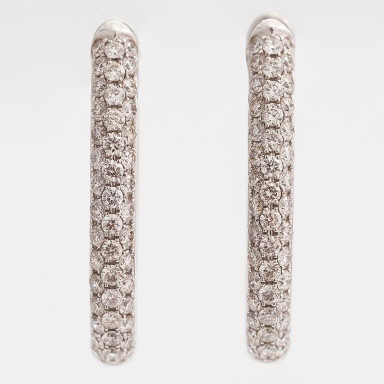 KORVAKORUPARI, 18K valkokultaa, briljanttihiottuja timantteja n. 4.60 ct yht.