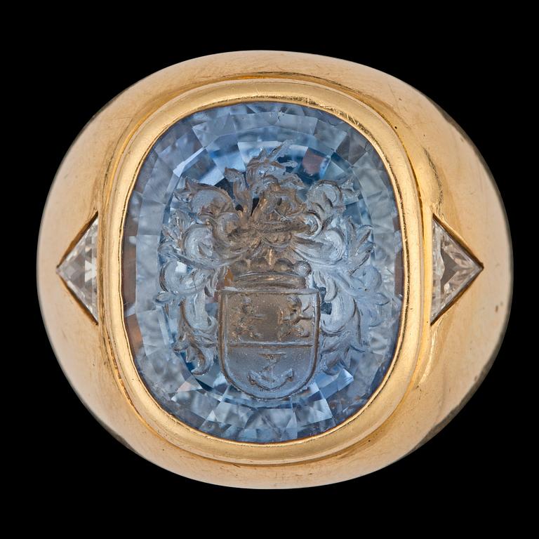 A carved blue sapphire ring, ca 11.80 cts.