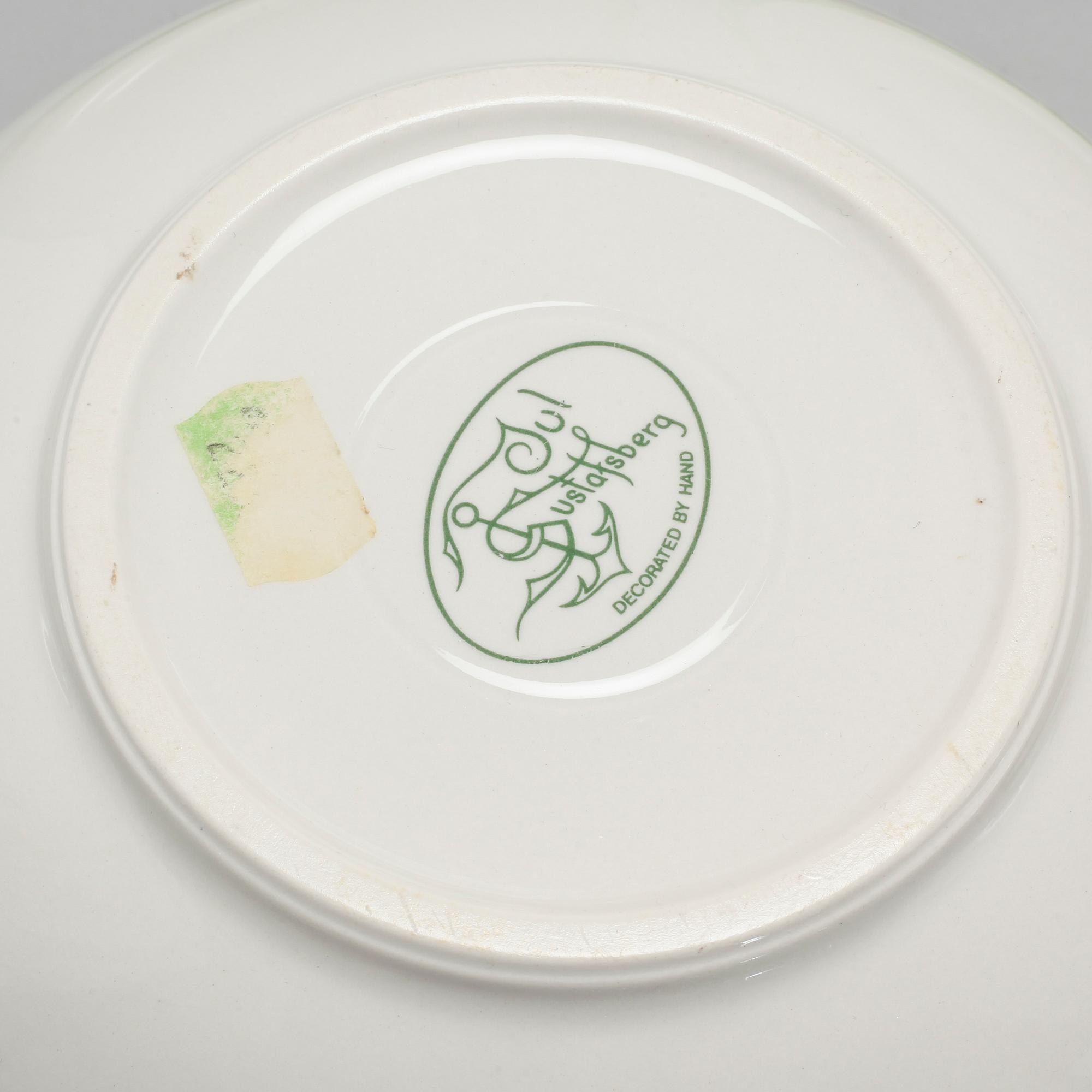 14 pieces of porcealin tableware from Gustavsberg, model "Jul", second half of the 20th century.