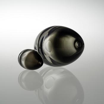 TIMO SARPANEVA, LASIVEISTOS, 2 KPL. Muna.  Sign. Timo Sarpaneva, Iittala 57 ja 58.