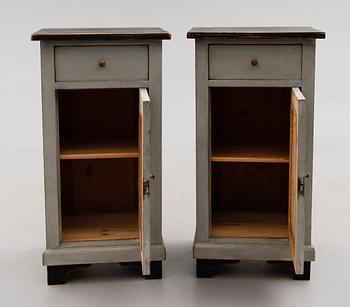 SÄNGBORD, 1 par, 1900-talets första hälft.