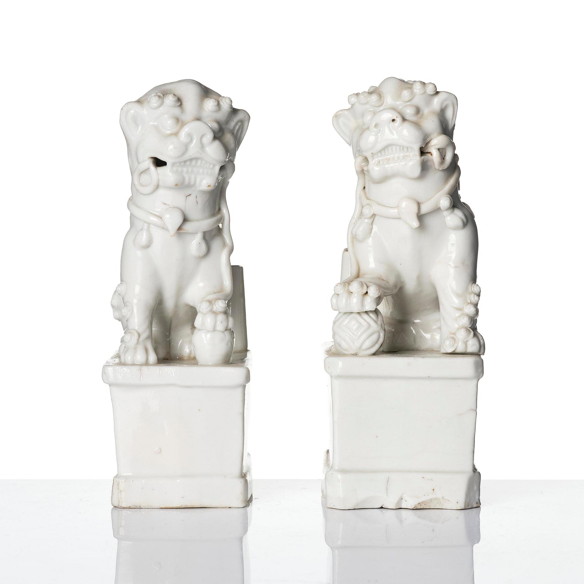 Two blanc de chine figures of buddhist lions/joss stick holders, Qing dynasty, Kangxi (1662-1722).
