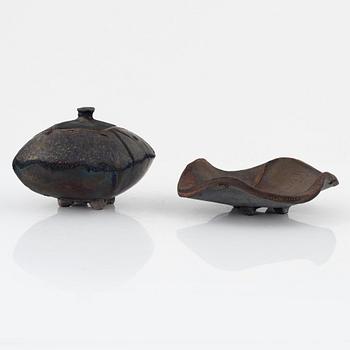 Steen Kepp, lidded box and platter, circa 2000.