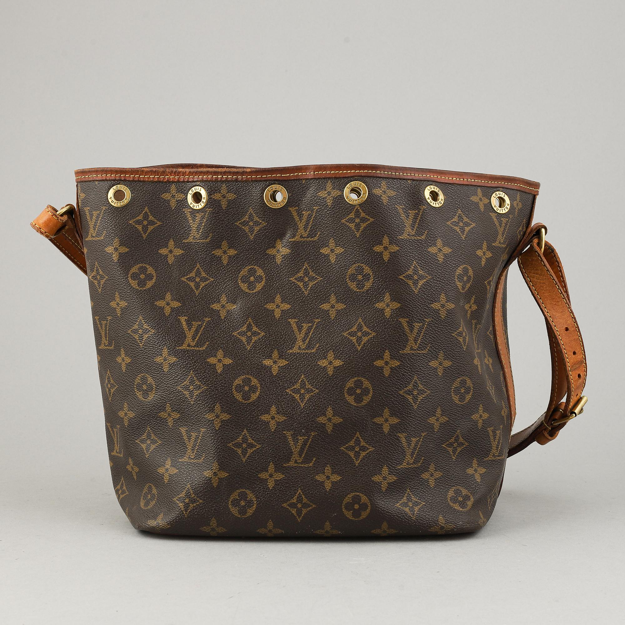 Louis Vuitton, a monogram canvas 'Petit Noé' handbag.