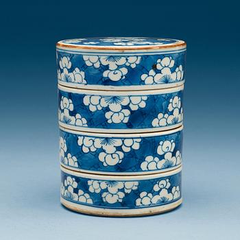 MATLÅDA, fyra delar, porslin. Qing dynastin, 1700-tal.