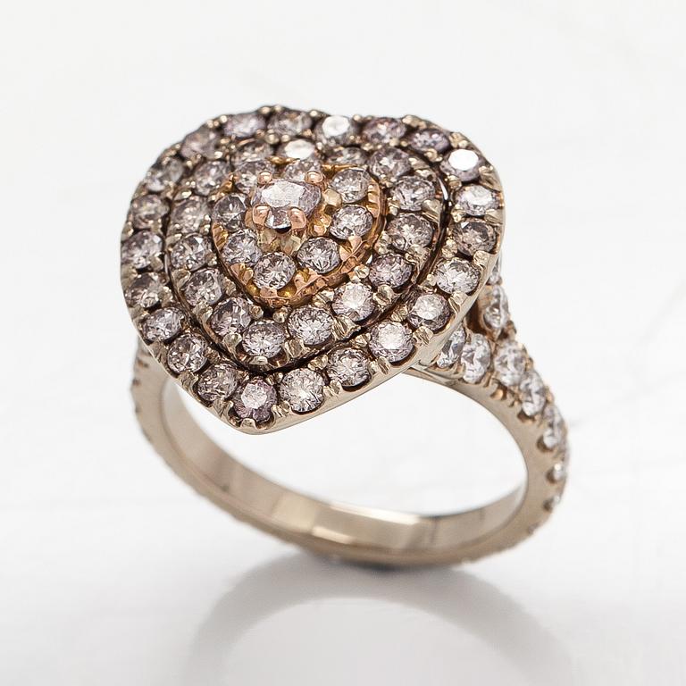 Ring, 18K vitguld, diamanter ca 2.77 ct tot.