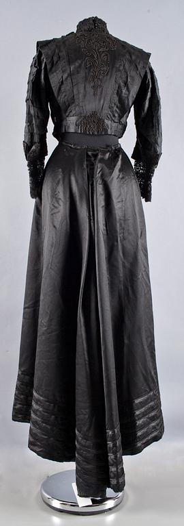 BRÖLLOPSKLÄNNING, omkring sekelskiftet 1900.