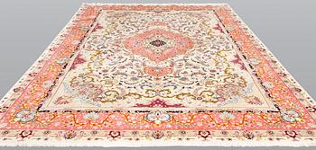 A part silk Tabriz carpet, so called 50 Radj, approx. 343 x 250 cm.