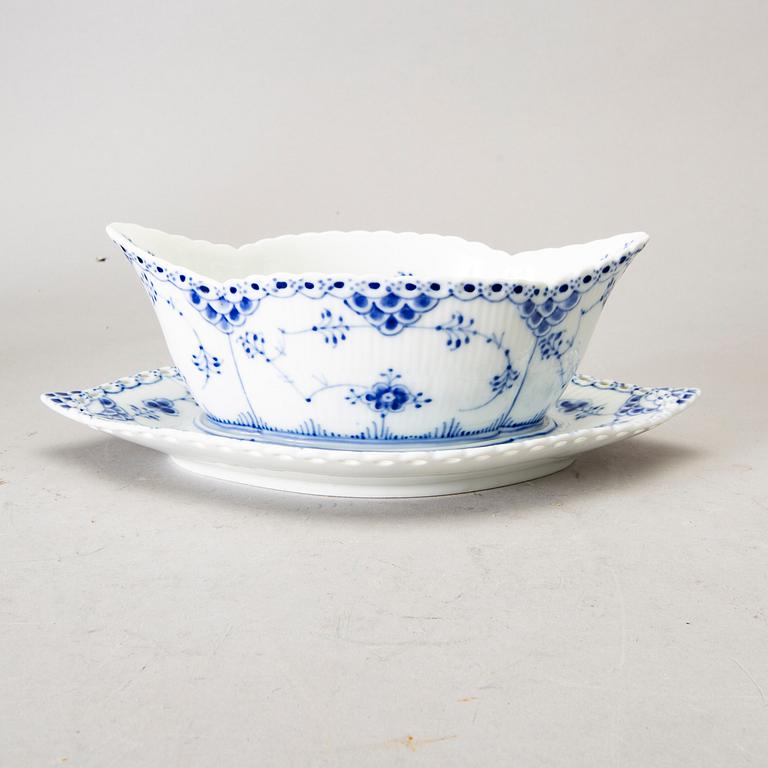 SERVIS, helblonde, 52+1 delar, Musselmalet, Royal Copenhagen.