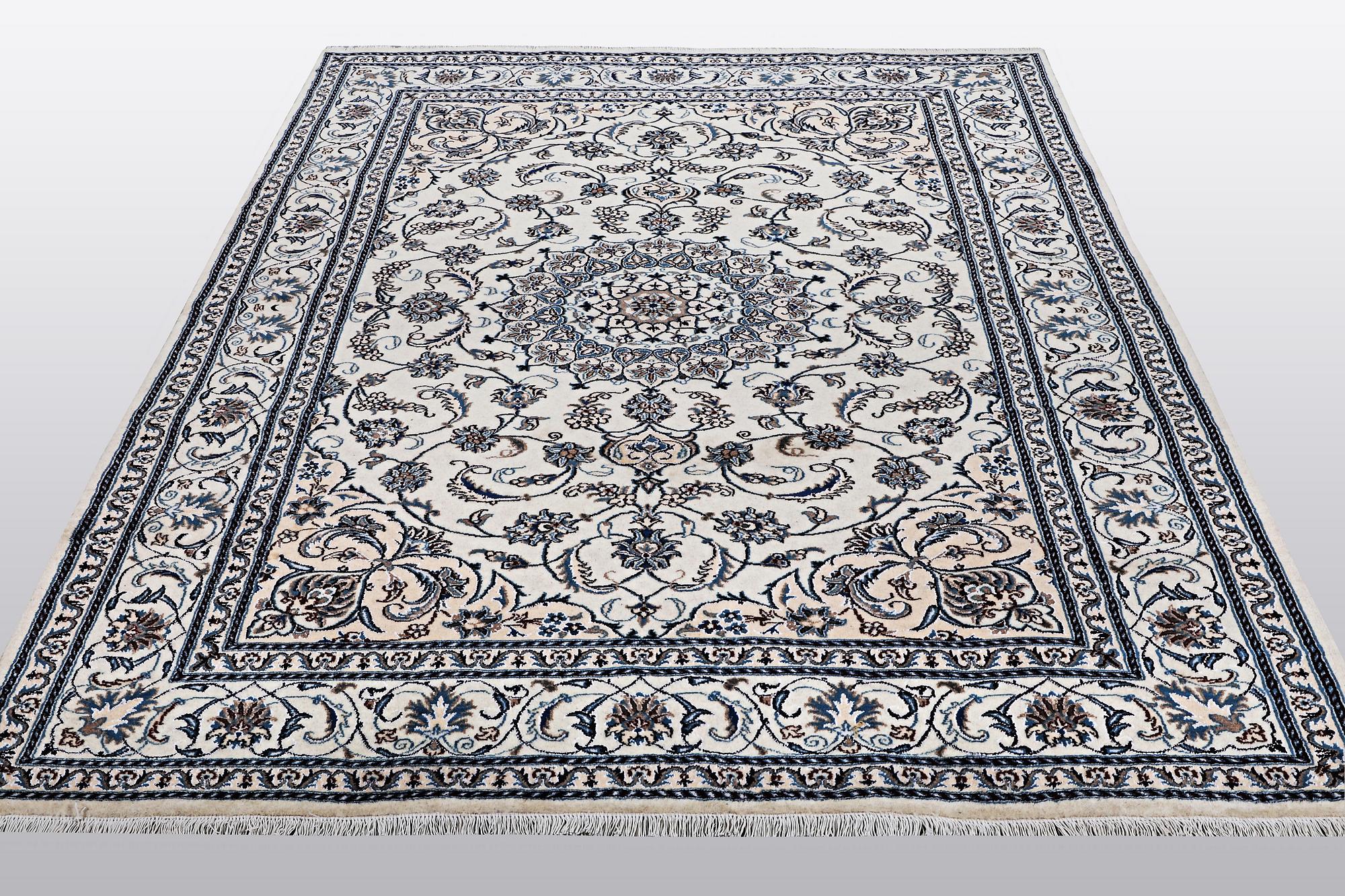 Matta, Nain 9 Laa, part silk, ca 310 x 203 cm.
