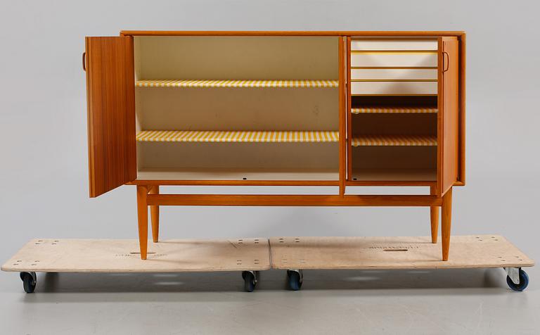 SIDEBOARD, Bertil Fridhagen, Bodafors, 1900-talets andra hälft.