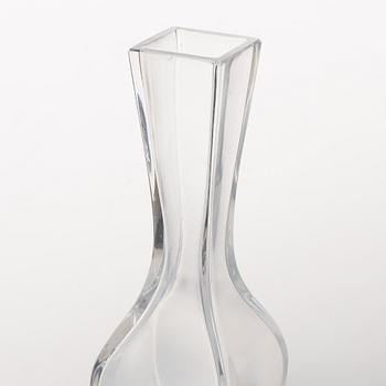 A cut glass vase, Qing dynasty, 19th century.