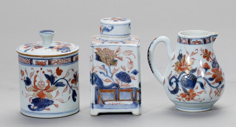 SERVISDELAR,  3 st, porslin, Kina, Qing 1700-tal.