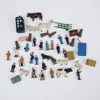 Twelve O-gauge Hornby train wagons England 1930s.