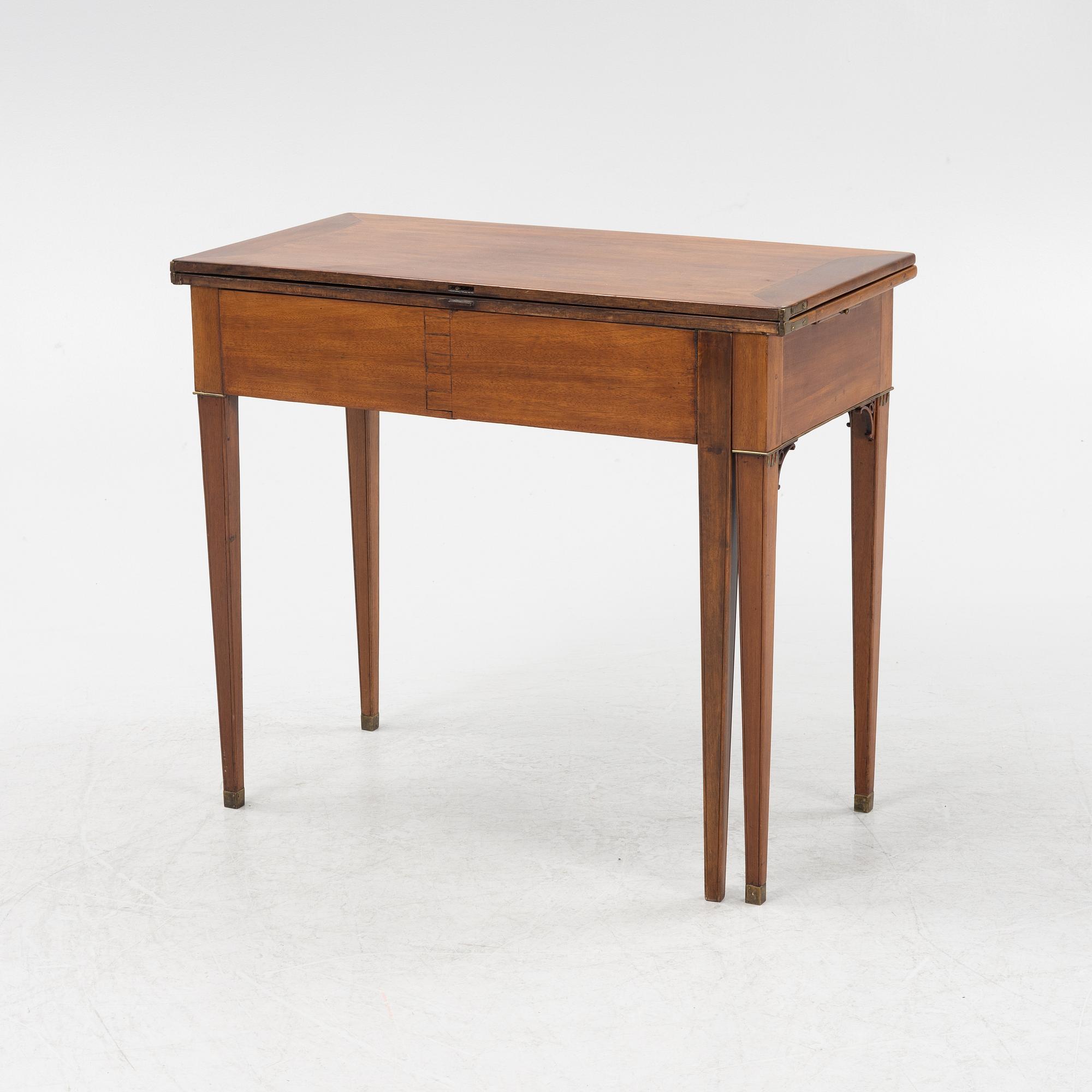 A late Gustavian cardtable. from around the year 1800-.