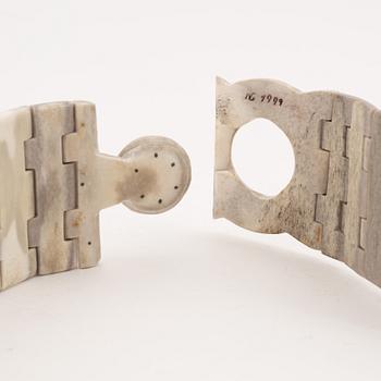 A reindeer horn belt by Gunnar Svonni, signed and dated 1999.