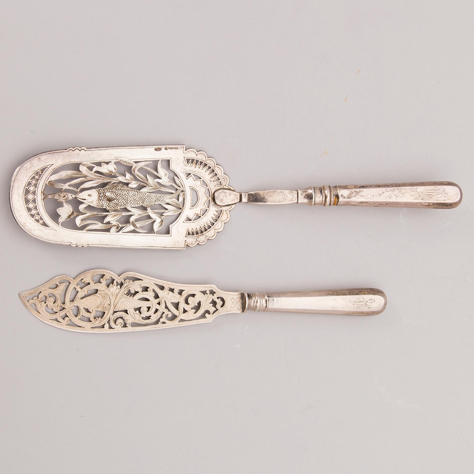 Russian silver fish serving cutlery, 2 pcs, mark of A. B. Ljubavin and P. Silvennoinen, Saint Petersburg, around 1900.