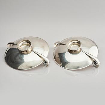 Two sterling silver bowls with handles, Atelier Borgila, designed by Erik Fleming, Stockholm 1930.