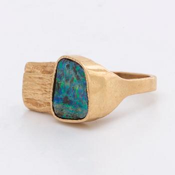 RING, 14K guld med opal ca 11 x 10 mm.