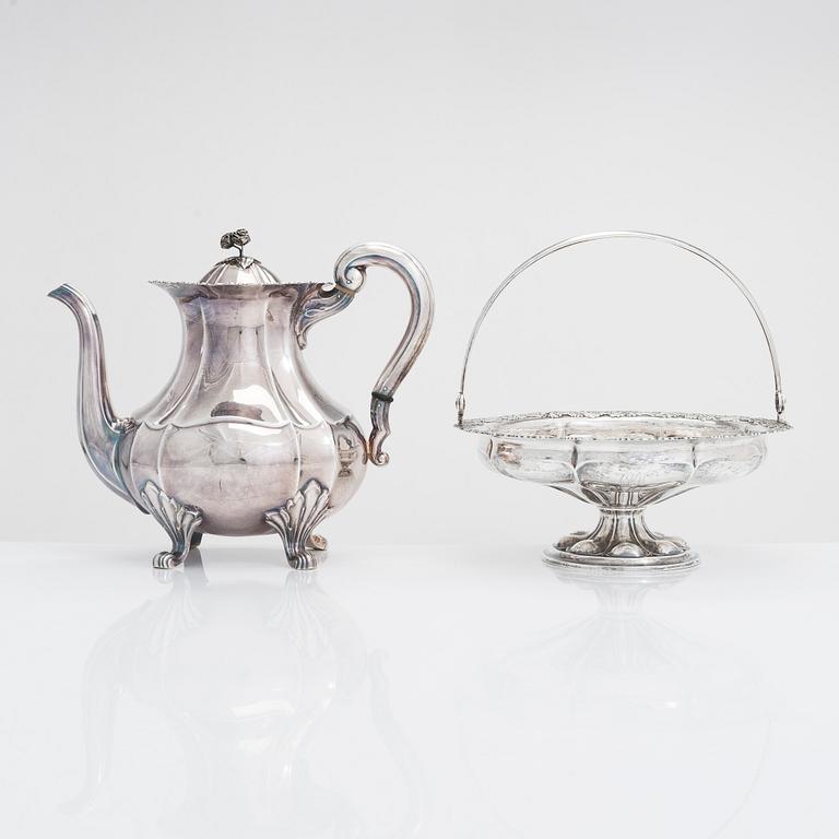 A silver coffee pot and bread basket, Kultakeskus, Hämeenlinna 1947 and 1934.