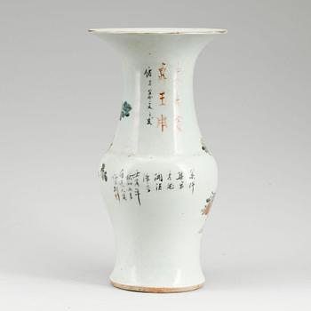 VAS, porslin, Kina, 1900-tal.