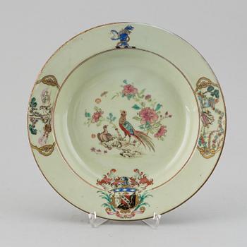 A Chinese armorial dish, Qing dynasty, Qianlong circa 1746.