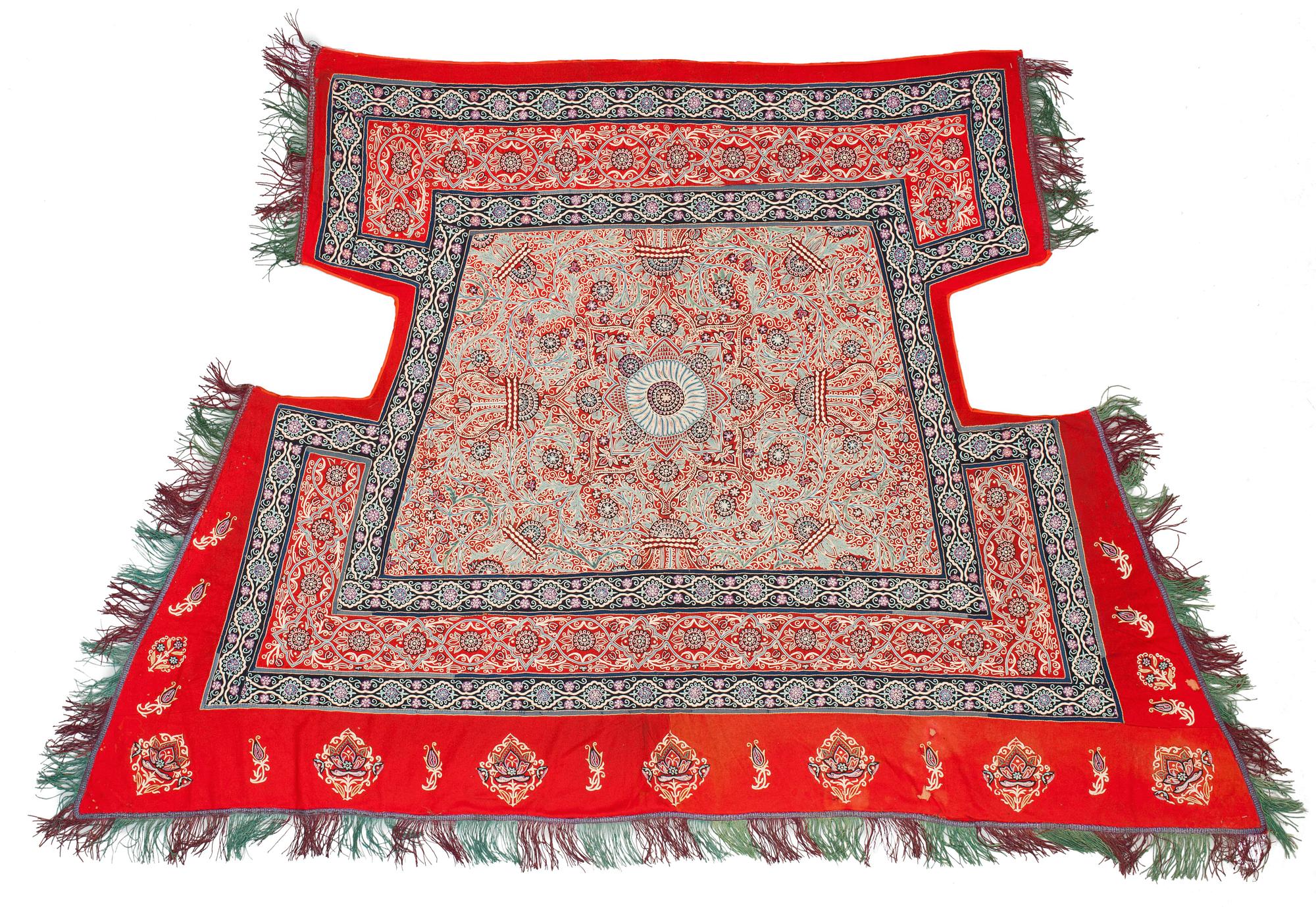 SEMI-ANTIQUE RASCHT HORSE COVER. 142,5 x 218 cm.