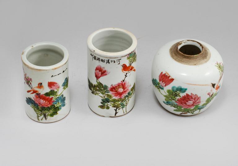 VASER, 2 st, samt BOJAN, porslin, Kina, 1900-tal.