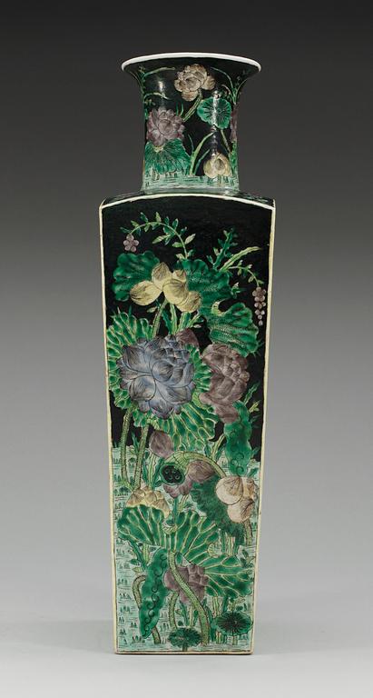 A famille noir vase, Qing dynasty (1644-1912).