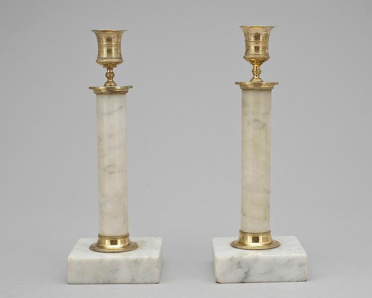 LJUSSTAKAR, ett par, sengustavianska, sekelskiftet 1700/1800.