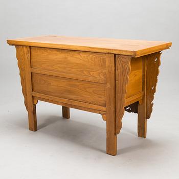 A Corean chest of drawers, 20th century.