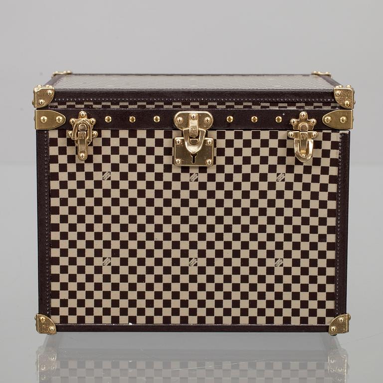 ASK, "Mini Malle Chapeaux", Louis Vuitton.