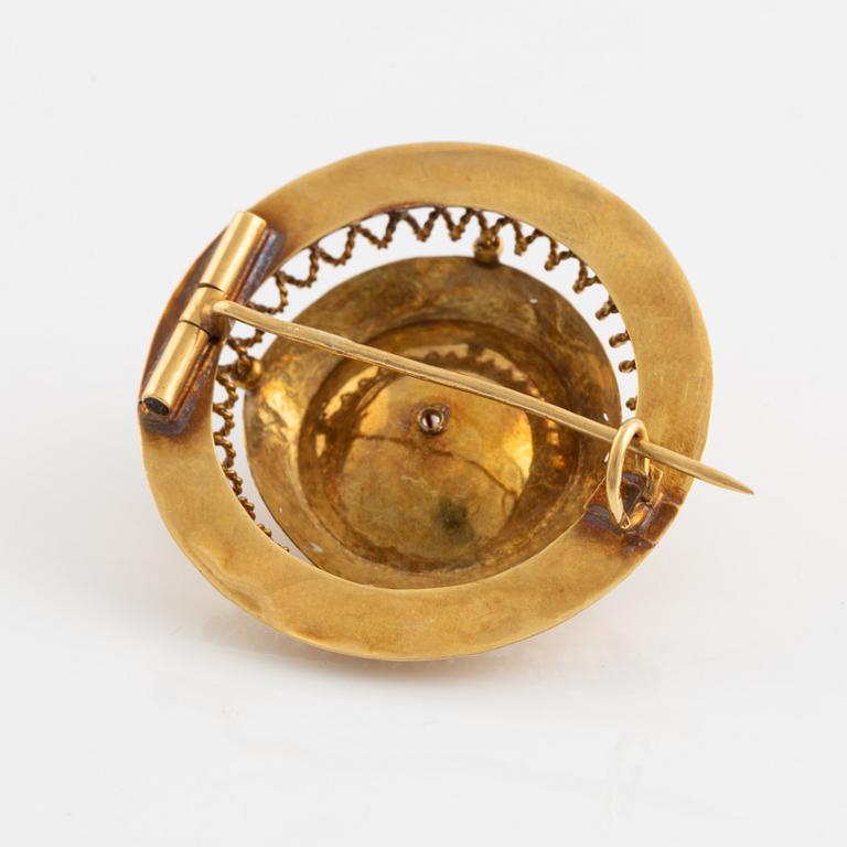 Brosch, Frankrike, 1800-tal, 18K guld med syntetisk sten.