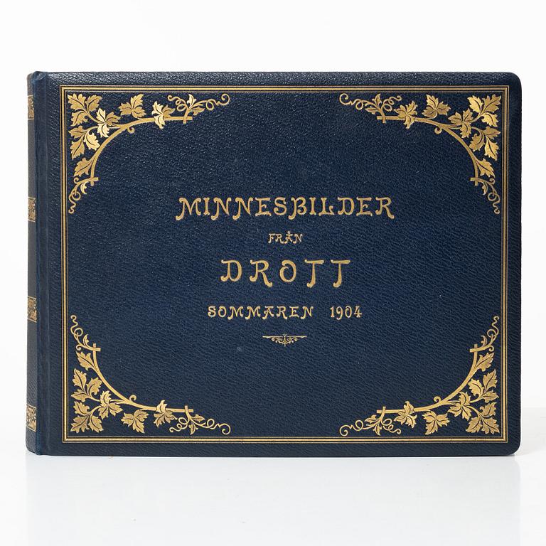 Fest och vardag på Oscar II:s Drott, 1904.