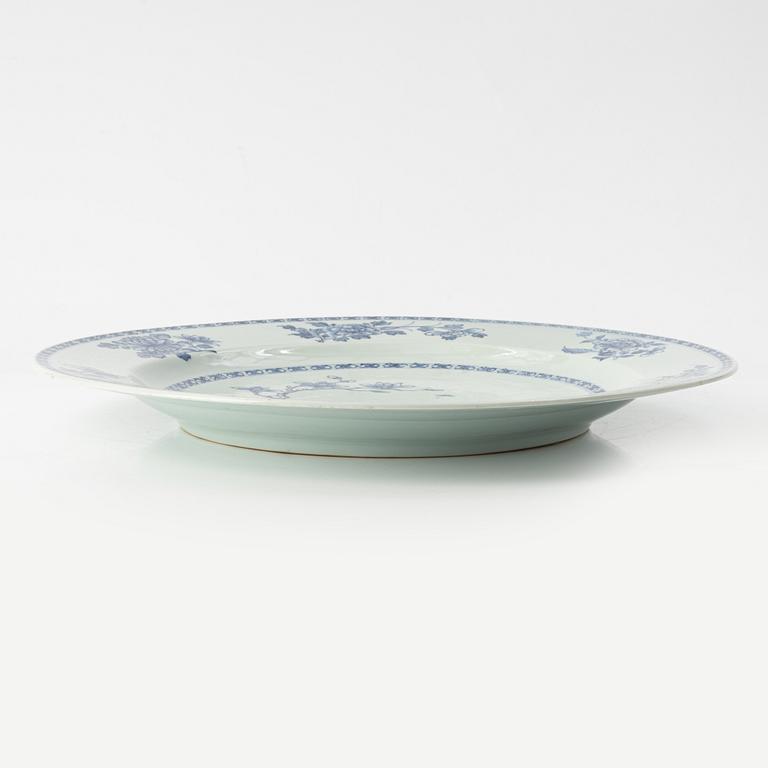 A blue and white porcelain dish, China, Qianlong (1736-95).