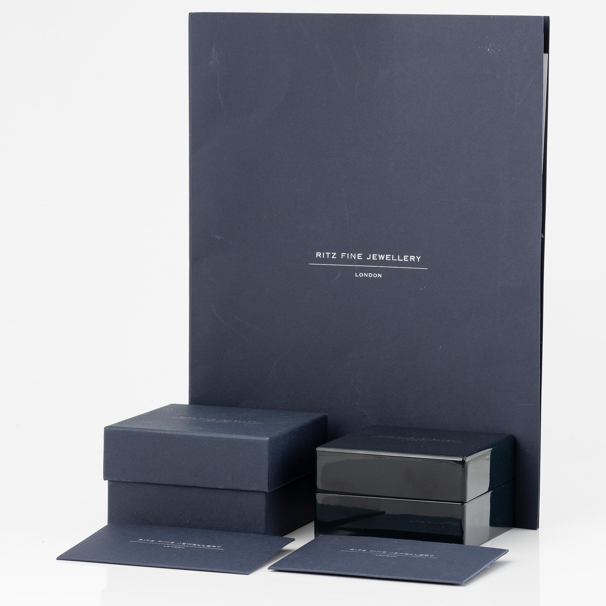 Ring, 18K vitguld med briljantslipade diamanter och akvamariner, Ritz London.