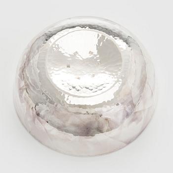 A. Tillander, skål, sterlingsilver och emalj, Åbo 2005.