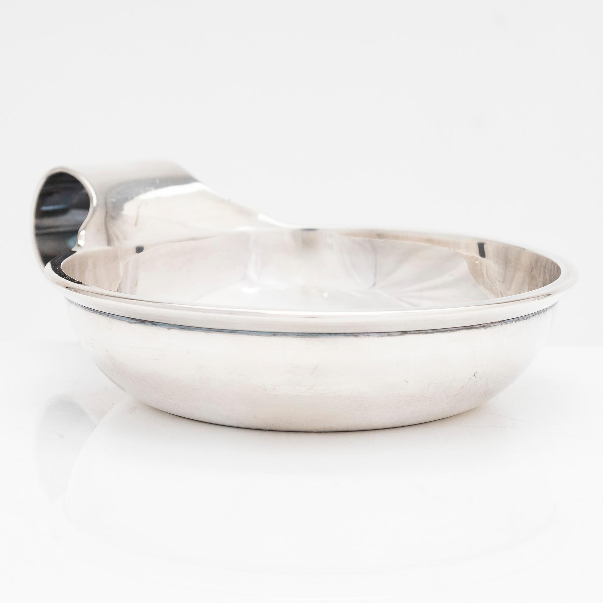 A sterlingsilver tastevin, J.A. Tarkiainen, Helsinki 1989.