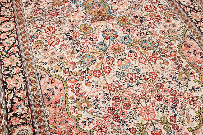 Matta, silke Ghom, ca. 182 x 122.